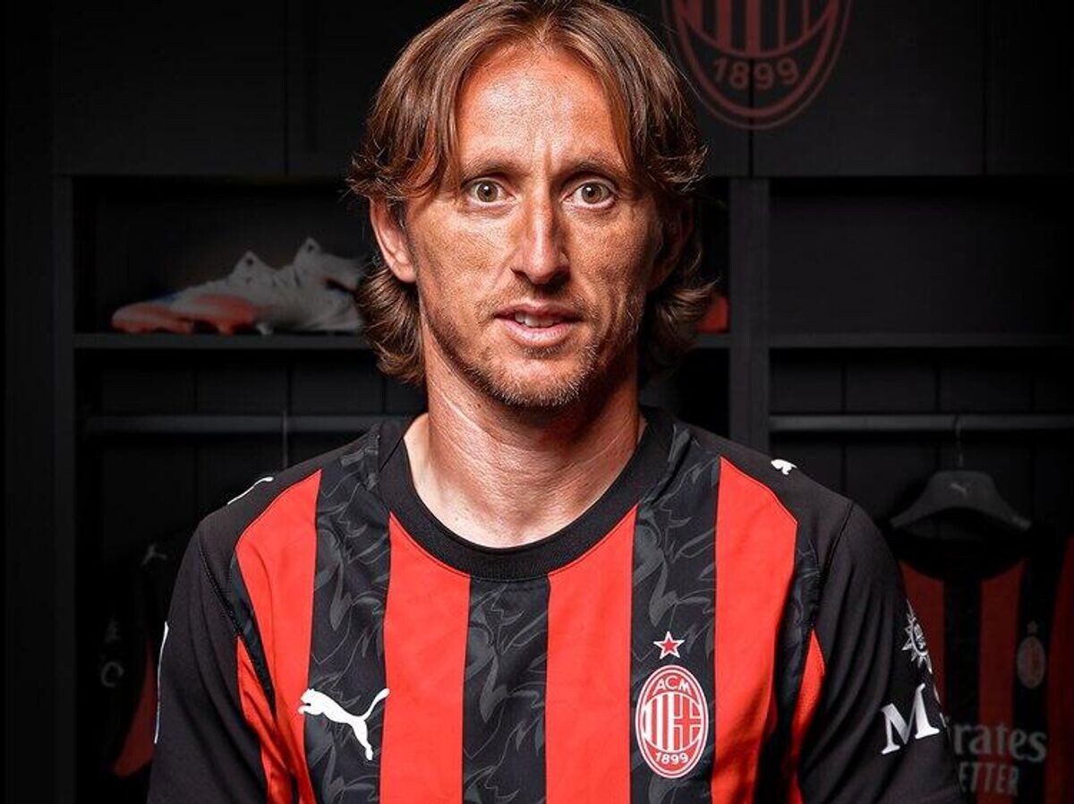    Лука Модрич в футболке "Милана" | © Соцсети клуба