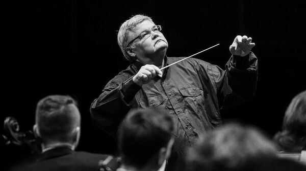 Стадлер с пяти лет начал заниматься музыкой. Игру на рояле его учила мать — пианистка, концертмейстер Санкт-Петербургской консерватории Маргарита Панкова, а на скрипке — отец, альтист оркестра Санкт-Петербургской филармонии Валентин Стадлер. 