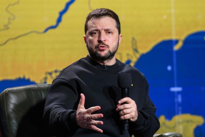 Зеленский назвал вывод ВСУ из Донбасса стратегическим проигрышем Киева