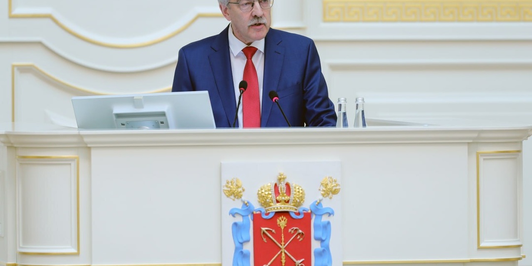 Суды в Петербурге рассмотрят административные протоколы против Александра Шишлова. Главу фракции «Яблкоко» в Заксобрании могут не допустить