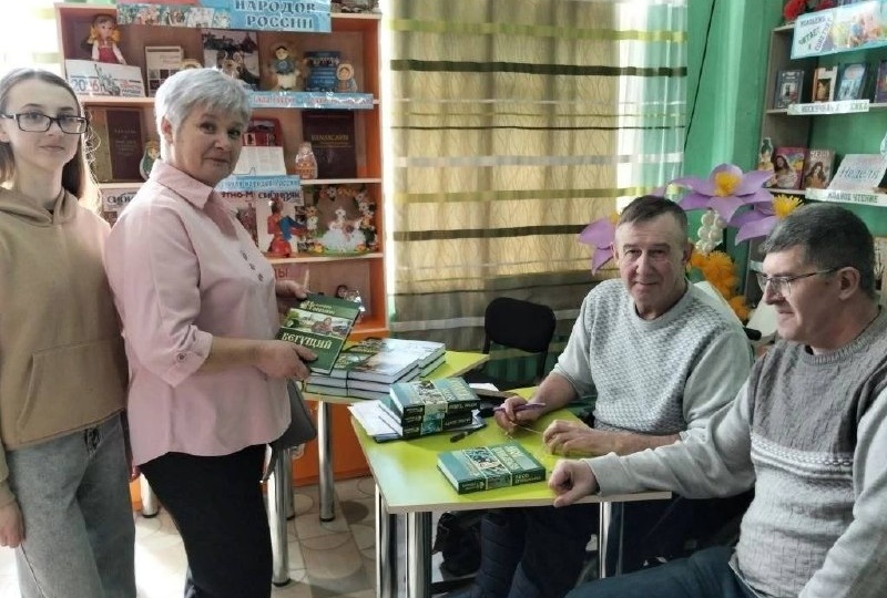 «Сердце Сибири в слове»: в Нижней Пойме прошла встреча с Владимиром Топилиным