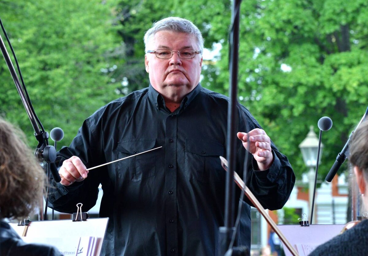    Сергей Стадлер был главным дирижером Симфонического оркестра Санкт‑ПетербургаPersonastars