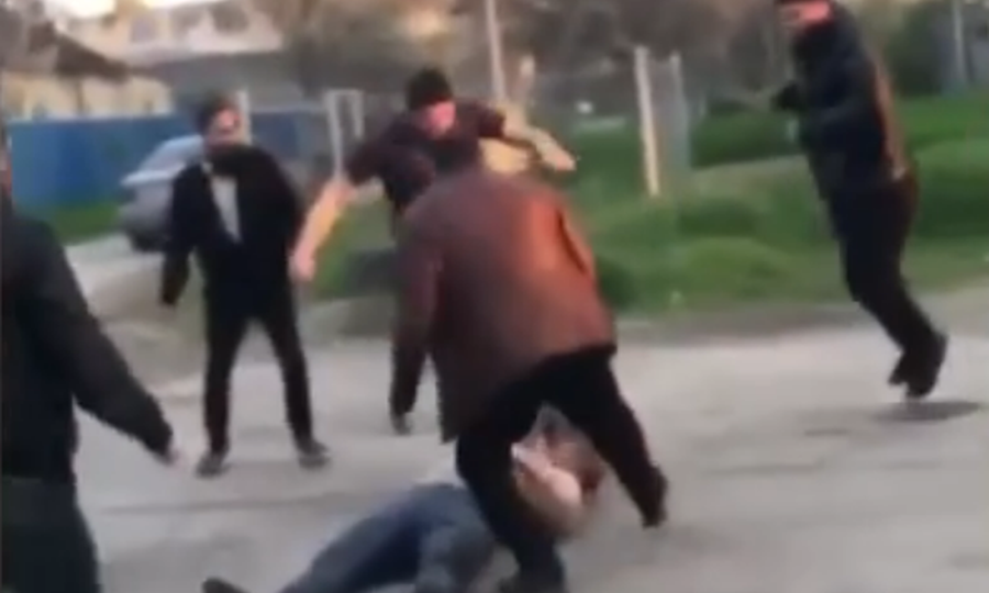 «Посчитали себя хозяевами жизни»: толпа цыган избила участника СВО на глазах у его маленького сына