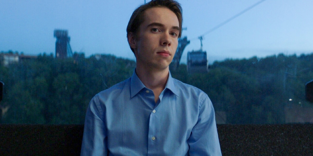 Он провалил МХАТ — и стал актёром: история Денис Власенко