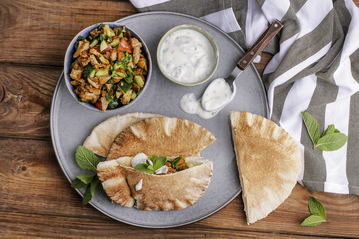 Гирос Аргос с курицей, овощами и греческим йогуртом