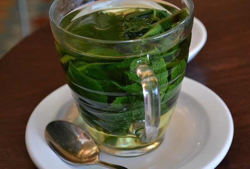 Почему мята вечером расслабляет не всех: ошибка не в самой траве