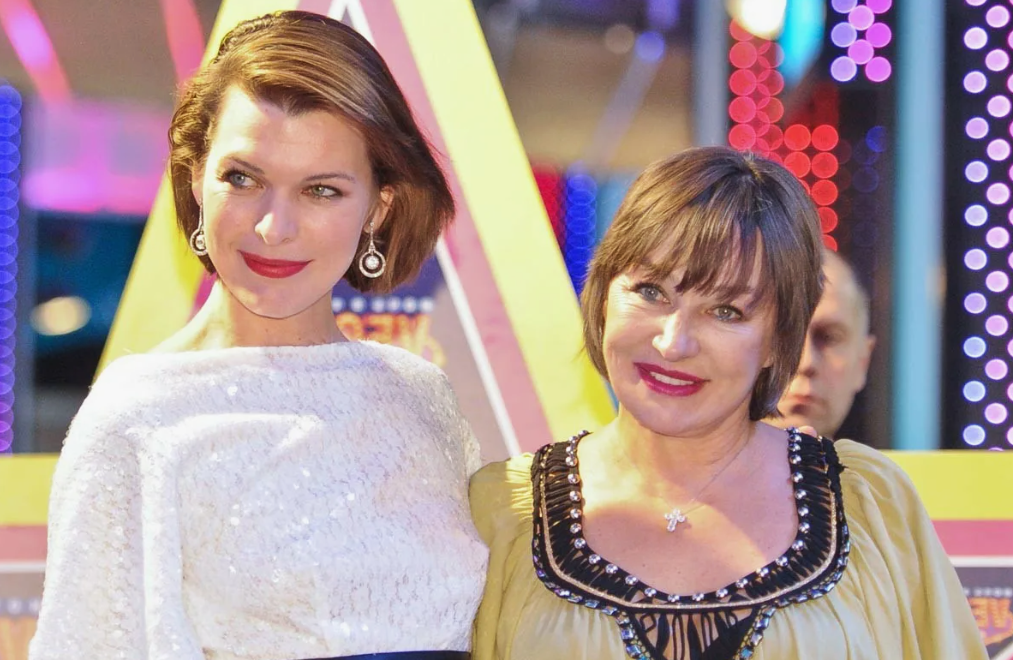 на фото Галина Логинова с дочерью 