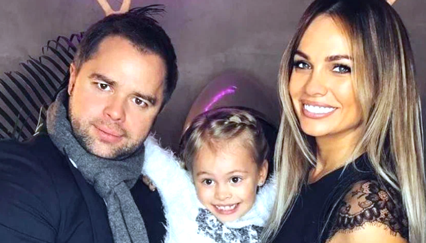 на фото Виталий Гогунский и Ирина Маирко с дочкой 