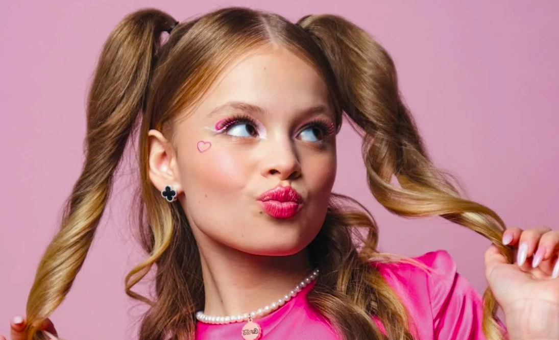 на фото Милана Стар 