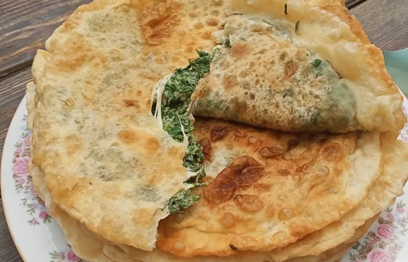 Лепёшки с крапивой, творогом и сыром