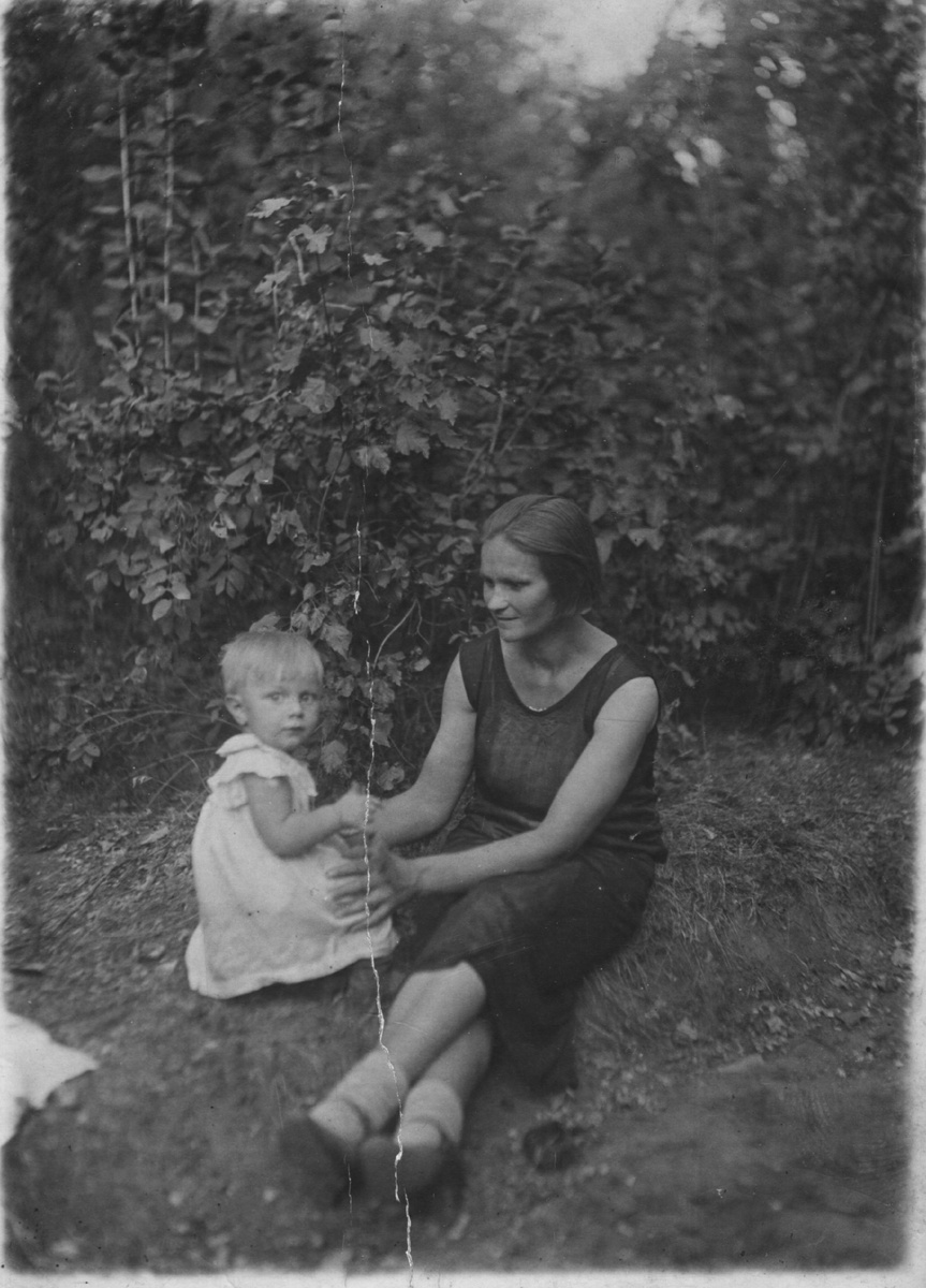 Это моя бабуля и моя мама