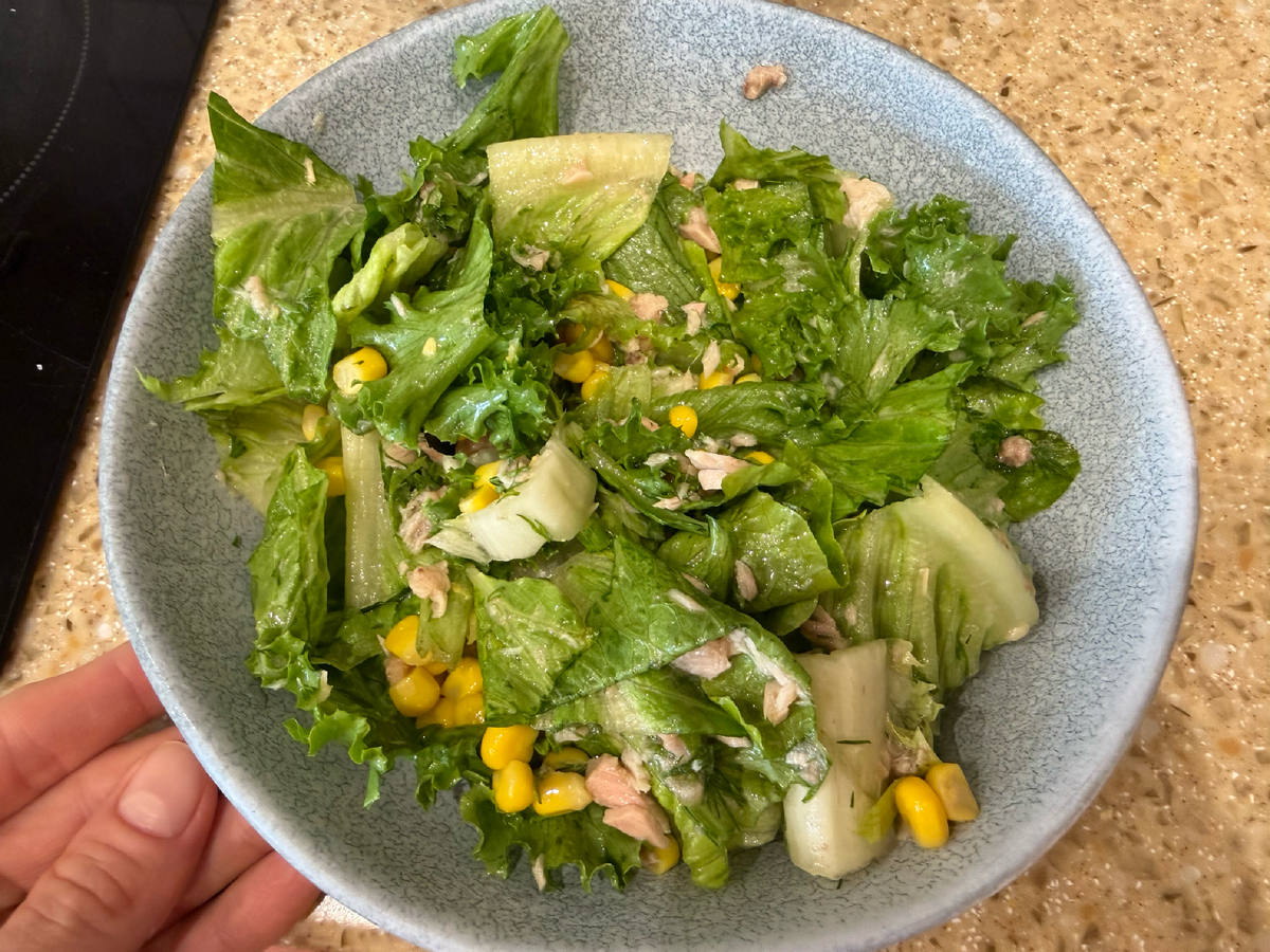 Вот здесь как раз не айсберг, а романо + листовой салат. Делала вчера) Но айсберг использую чаще. 