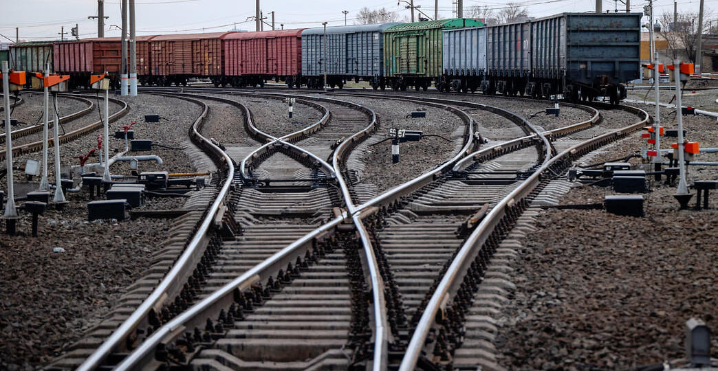 Поезда в Адлер опаздывают из-за повреждения сети в Ростовской области