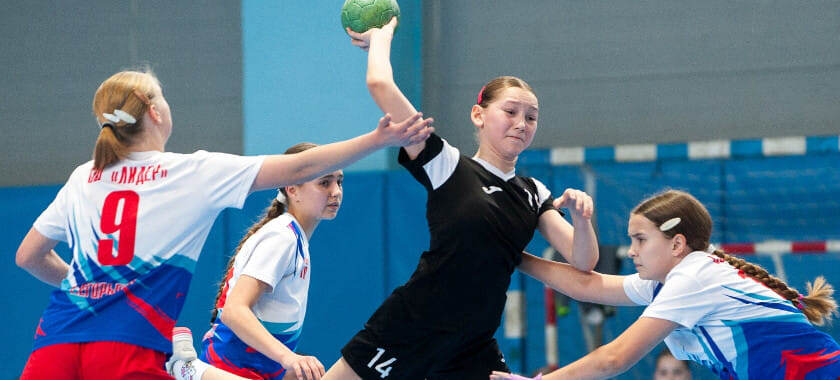 "Не теряем надежды включить гандбол в школьные уроки физкультуры!" Интервью руководителя "Юности Москвы" Василия Выборнова