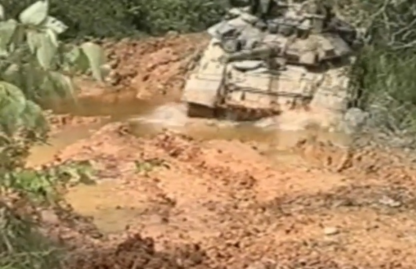 Уралвагонзавод показал эксклюзивные кадры испытания танка в джунглях