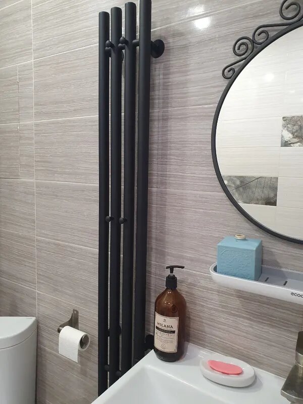 У меня вертикальный красавец. Модель называется Alto EC-4 1200 в черном матовом цвете.