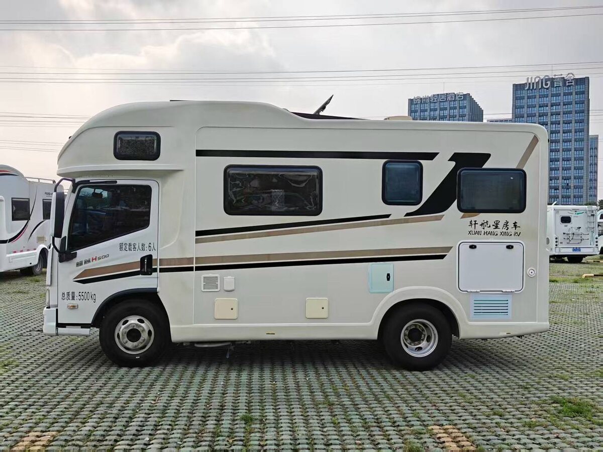 Боковой профиль SAIC Yuejin H500 — китайский автодом категории C с багажными люками и компактной длиной до 6 метров - заказать на avtodom16