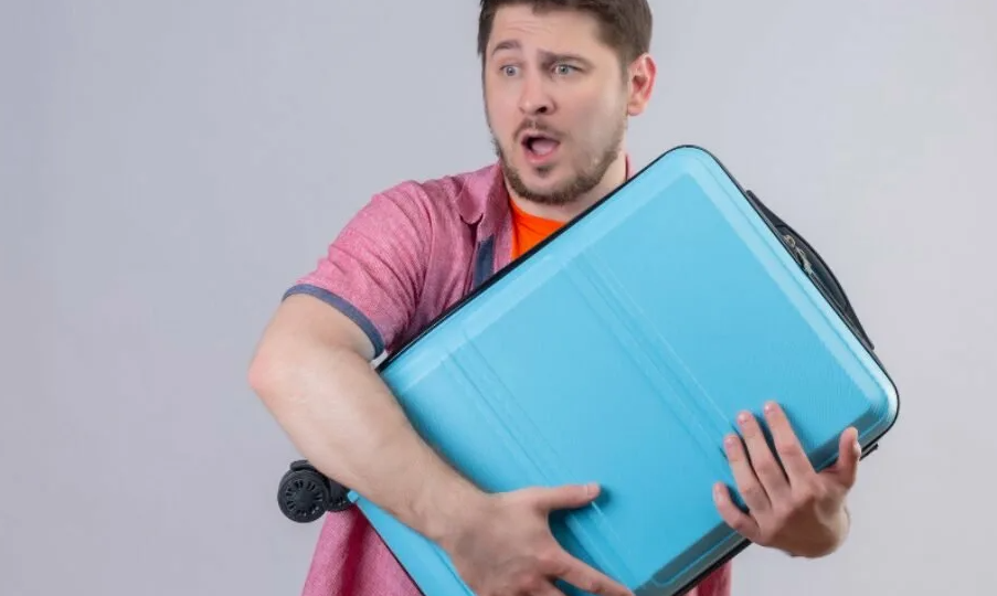 -Зачем душ? Можно в море помыться,а в отеле нам только спать. Произнес ухажер, на отдыхе. Я оплатила дорогие билеты, а он клоповник.