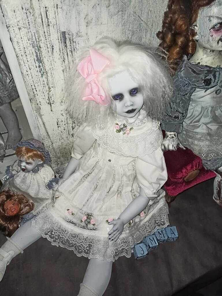 Фото: Михаил Ветцель, основатель Музея мёртвых кукол. Коллекция из Музея мёртвых кукол. 