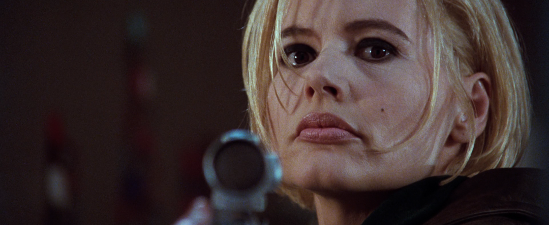 Пираты идут на дно, секретные агенты терпят фиаско. Мощный удар по амбициям супружеской пары Джины Дэвис и Ренни Харлина.