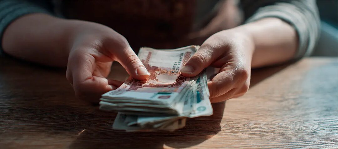 Россияне массово переходят на наличные: исчезнут ли безналичные расчеты