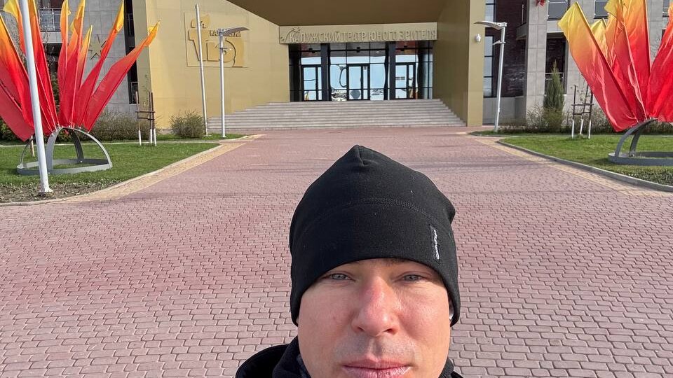 Полюбуйтесь Калугой вместе со мной ☺️ Приезжая в новый город, я часто с ним знакомлюсь через беговой туризм, что сделал и сегодня