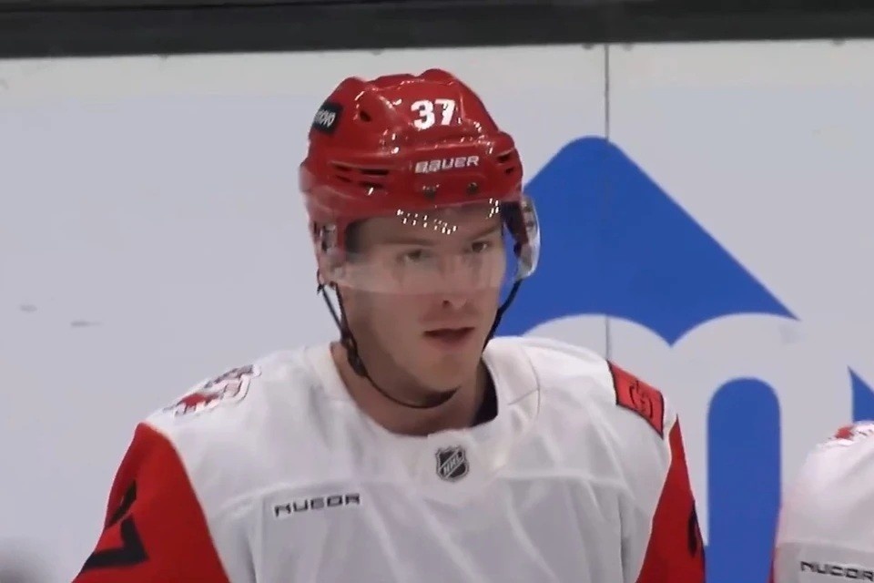    Пока в этом плей-офф Свечников не забивал. Скриншот видео сайта Carolina Hurricanes