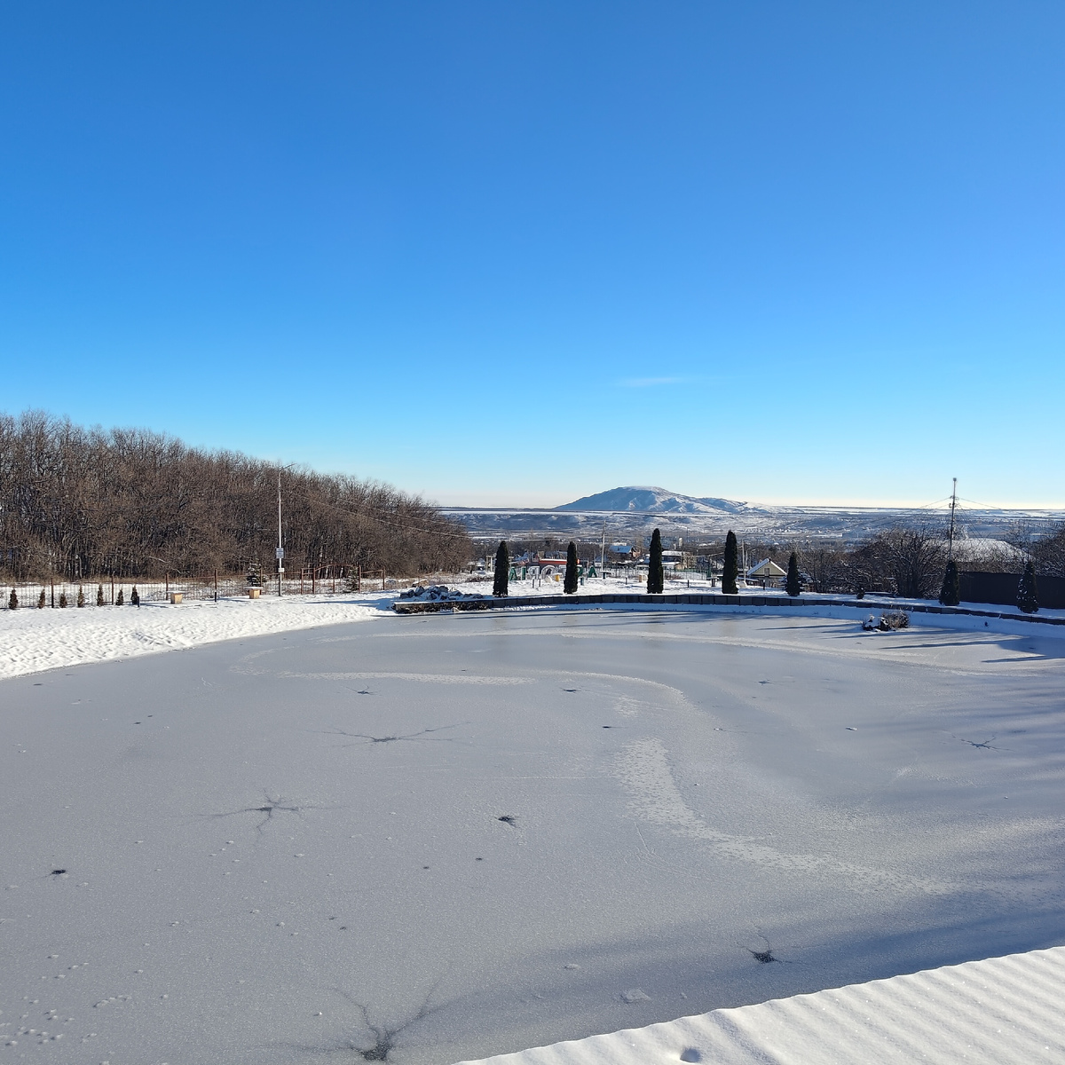 Вид со второго этажа днём