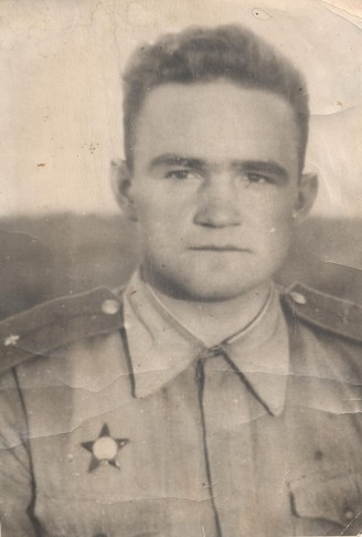 Он тоже родился 22 апреля, стал Героем и погиб в бою с врагом
