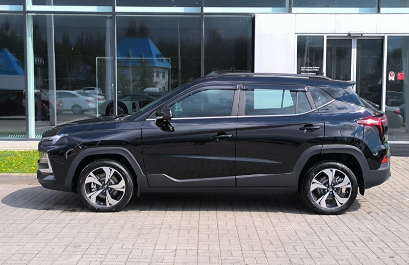 Москвич 3 обновили, кроссоверы появились у дилеров по новым ценам. Что обновили и сколько стоят?