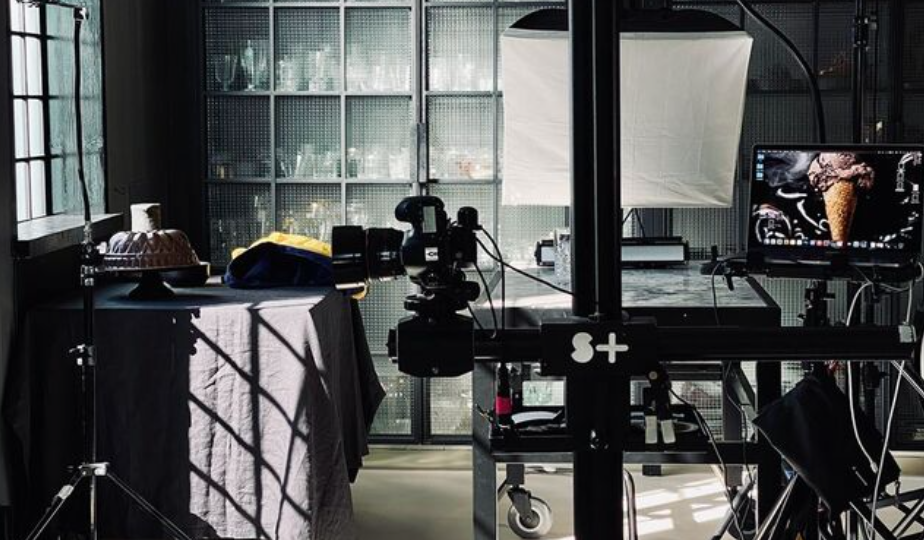 Процесс фотосъемки фуд-фотографа Славы Позднякова.