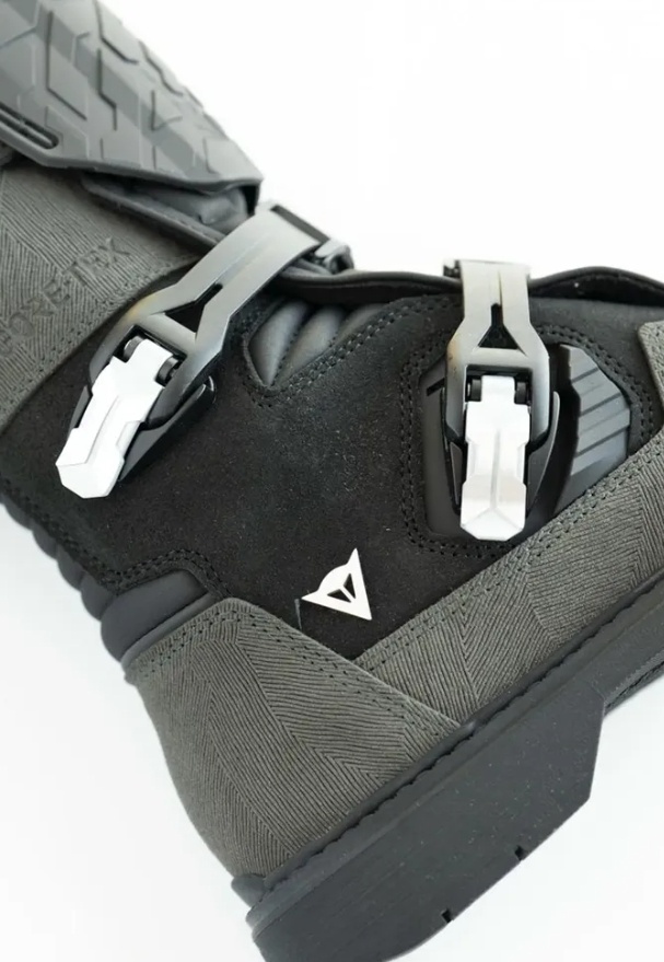 Dainese Overyond XT Gore-Tex - новые мотоботы с выдвигающейся защитой голени.