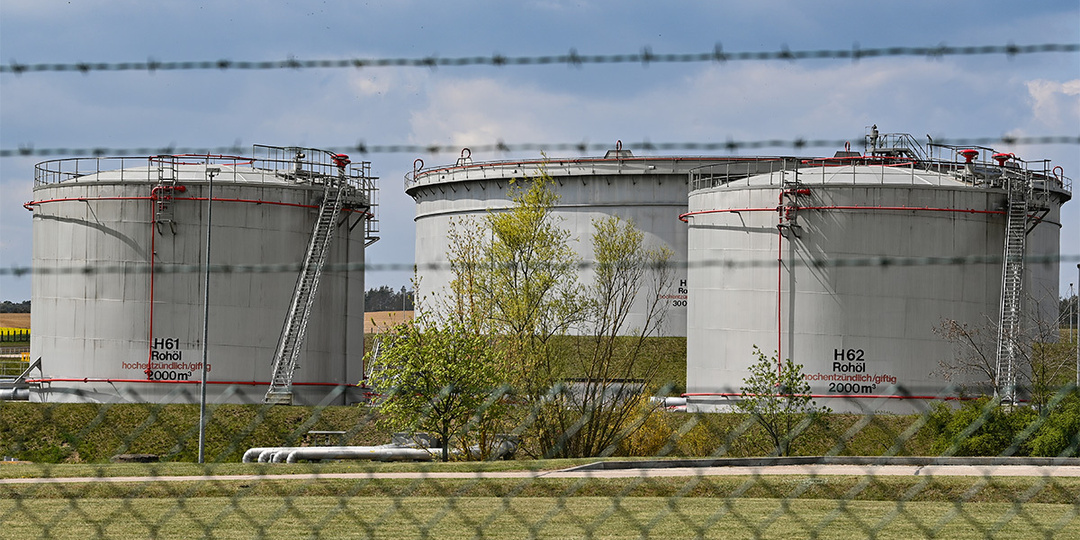 Кремлю неизвестно о возможной остановке транзита казахстанской нефти в Германию