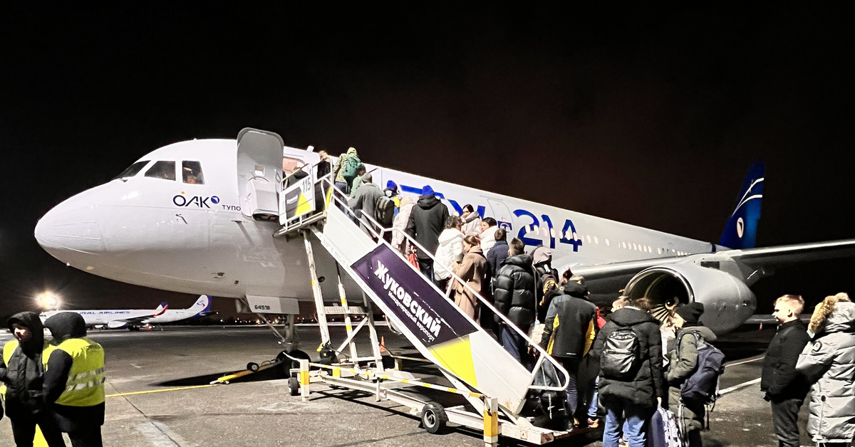 Поадка пассажиров в обновлённый Ту-214