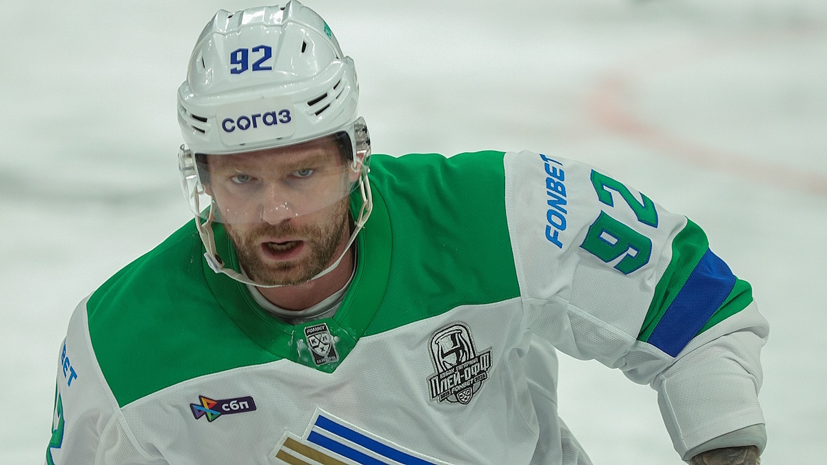    Евгений Кузнецов в матче за "Салават Юлаев". Фото: Ilya Moskovets/URA.RU/Global Look Press