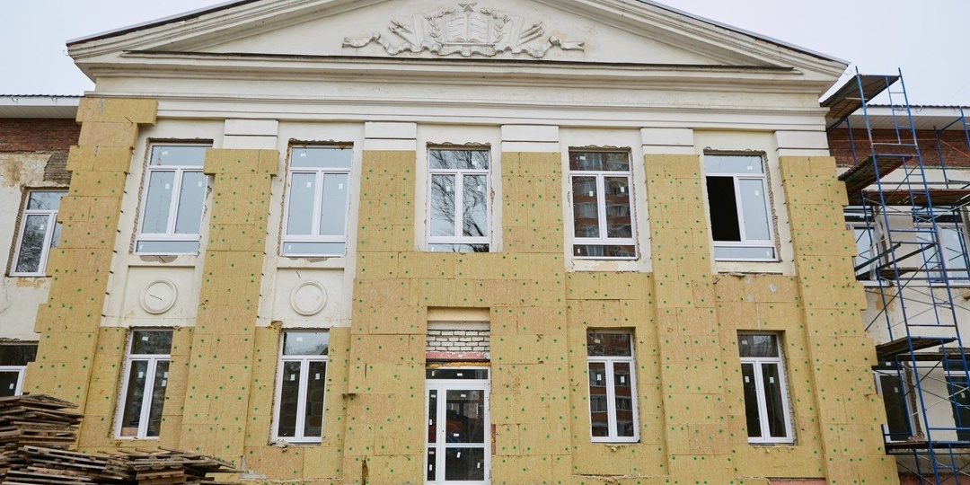 В микрорайоне Ольгино продолжается капитальный ремонт корпуса колледжа «Энергия