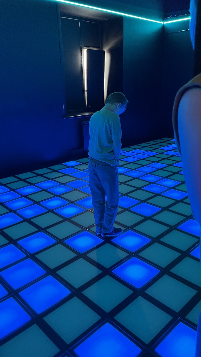 Осваивает пол🤩