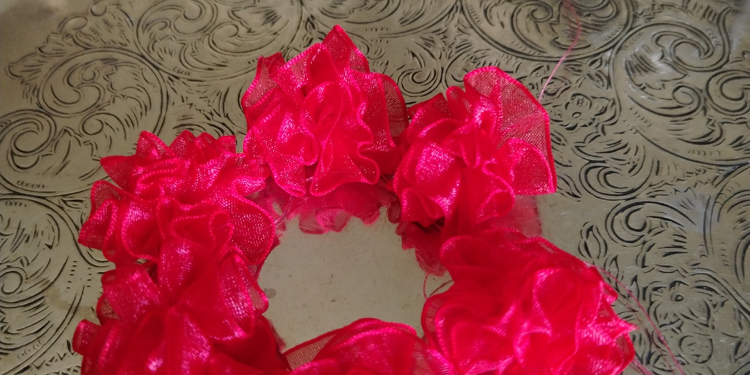 Гвоздики из ленты очень легко.