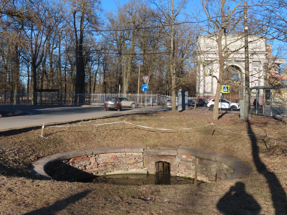 Круглый бассейн