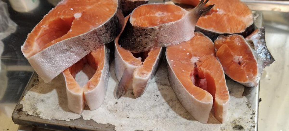 Фотография стейков после нарезки на ПП-1200