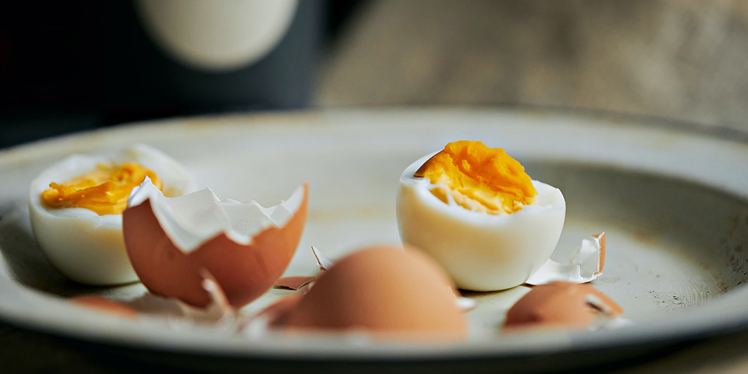 Вкрутую, всмятку или сырое. Какой способ приготовления яиц реально полезнее?