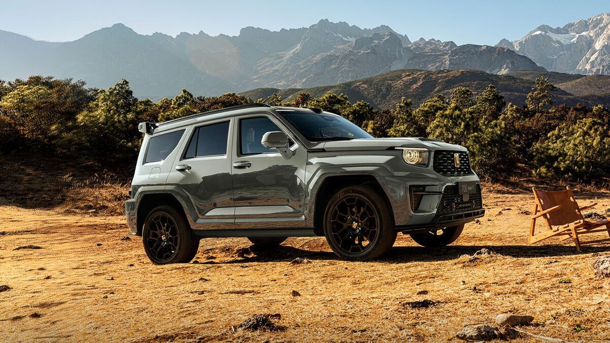    Tank 700 Hi4-Z. Фото Tank