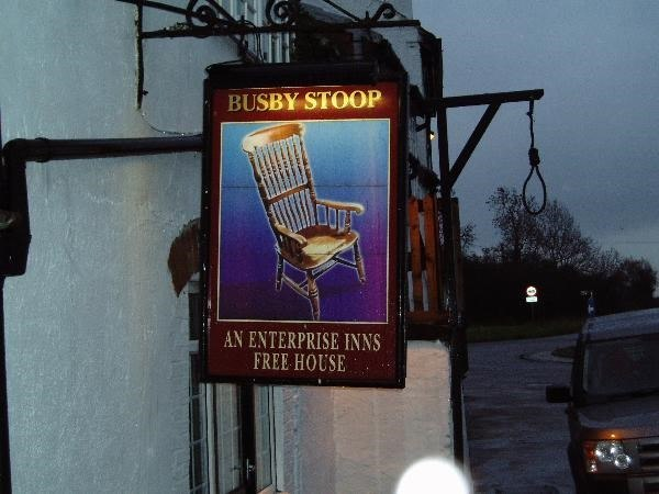 Стул Томаса Бассби — предмет, на котором «нельзя сидеть», иначе кирдык. И почему его прикрутили к стене