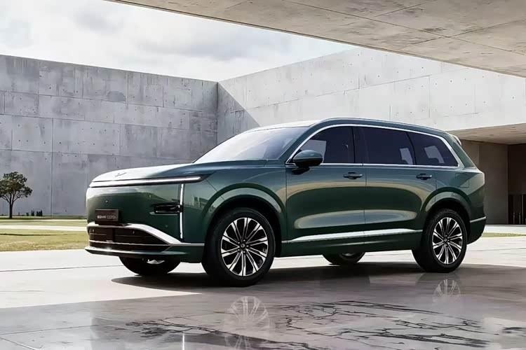 🔥 Они сделали его КРУЧЕ и ДЕШЕВЛЕ ЛИСЯНА Wuling Starlight L: почти 5 метров, 6 мест и 260 км на электричестве и 1100 км без заправок!