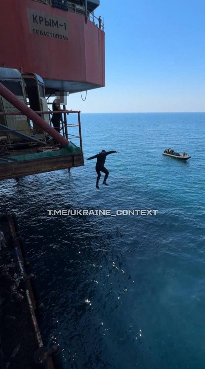    Предположительно Буданов* прыгает с вышки в море СОЦСЕТИ