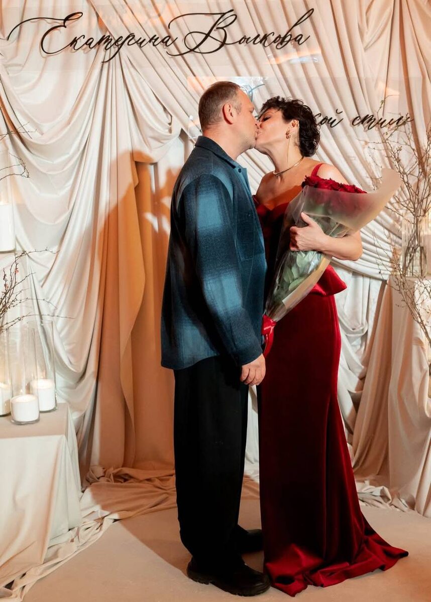    Петр Баранчеев поцеловал в губы Екатерину ВолковуСоцсети Екатерины Волковой