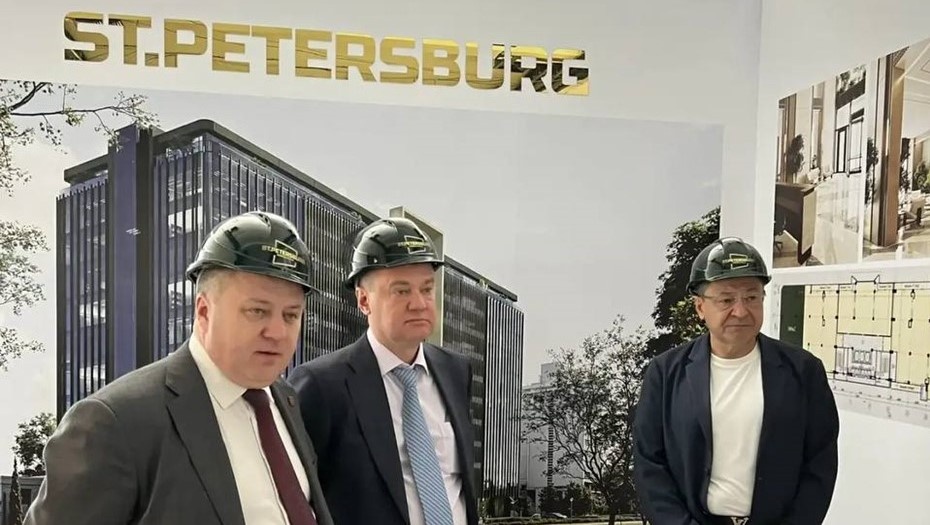    Делегация из Петербурга на строительной площадке торгового дома "Санкт-Петербург" в Ташкенте. Автор фото: t.me/polyakov_kv
