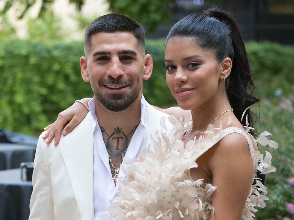     Илия Топурия с Джорджиной Баделл