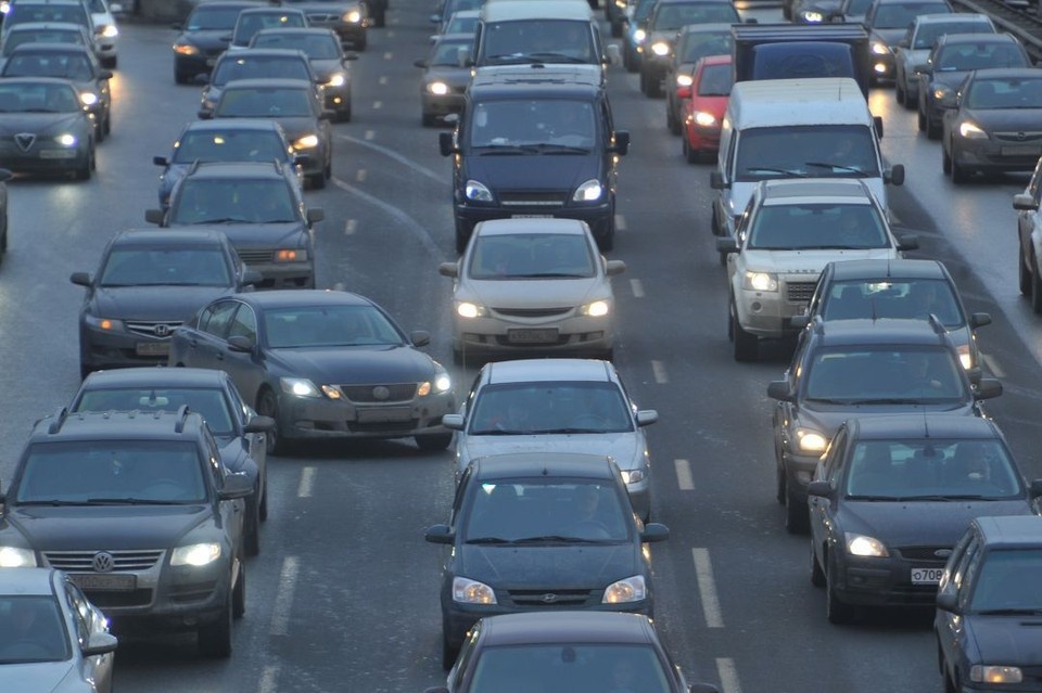    Сильные заторы зафиксированы на ключевых магистралях города Евгения ГУСЕВА