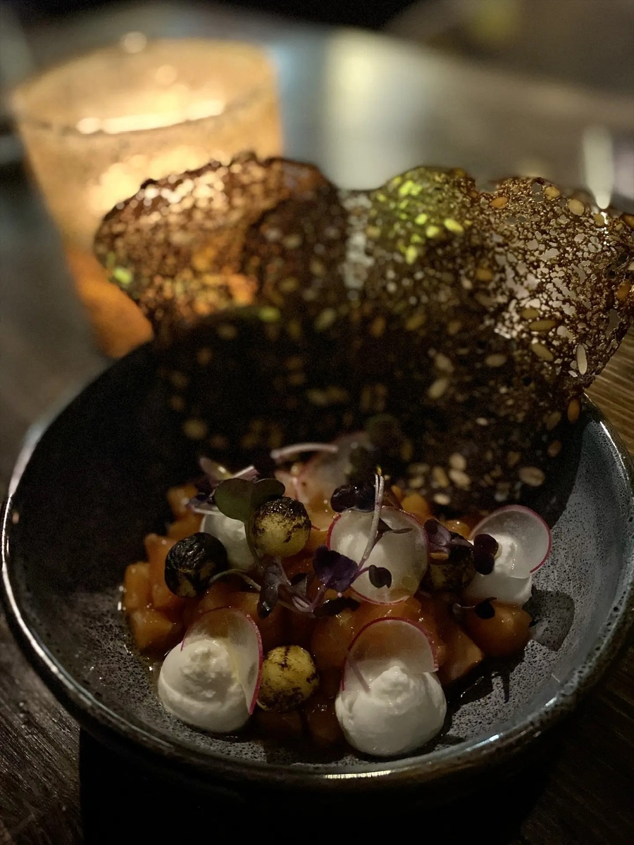 Тар-тар рыбный. Необычная подача в гастробаре "Игристый"